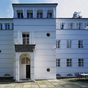ArchitektInnen / KünstlerInnen: Josef Hoffmann<br>Projekt: Villa Ast<br>Aufnahmedatum: 09/03<br>Format: 6x9cm C-Dia<br>Lieferformat: Dia-Duplikat, Scan 300 dpi<br>Bestell-Nummer: 030916-16<br>
