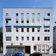 ArchitektInnen / KünstlerInnen: Fritz Lorenz<br>Projekt: Wohnbau Markus Sittikus Straße<br>Aufnahmedatum: 08/03<br>Format: 6x9cm C-Dia<br>Lieferformat: Dia-Duplikat, Scan 300 dpi<br>Bestell-Nummer: 030807-01<br>