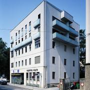 ArchitektInnen / KünstlerInnen: Fritz Lorenz<br>Projekt: Wohnbau Markus Sittikus Straße<br>Aufnahmedatum: 08/03<br>Format: 6x9cm C-Dia<br>Lieferformat: Dia-Duplikat, Scan 300 dpi<br>Bestell-Nummer: 030807-02<br>