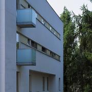 ArchitektInnen / KünstlerInnen: Fritz Lorenz<br>Projekt: Wohnbau Markus Sittikus Straße<br>Aufnahmedatum: 08/03<br>Format: 6x9cm C-Dia<br>Lieferformat: Dia-Duplikat, Scan 300 dpi<br>Bestell-Nummer: 030807-06<br>