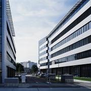 ArchitektInnen / KünstlerInnen: HNP architects ZT GmbH<br>Projekt: Office Park Euro Plaza<br>Aufnahmedatum: 07/03<br>Format: 4x5'' C-Dia<br>Lieferformat: Dia-Duplikat, Scan 300 dpi<br>Bestell-Nummer: 030717-05<br>