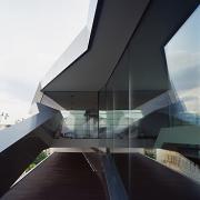 ArchitektInnen / KünstlerInnen: DMAA Delugan Meissl Associated Architects<br>Projekt: Ray 1<br>Aufnahmedatum: 04/03<br>Format: 6x9cm C-Dia<br>Lieferformat: Dia-Duplikat, Scan 300 dpi<br>Bestell-Nummer: 030403-32<br>