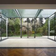 ArchitektInnen / KünstlerInnen: Bulant & Wailzer Architekturstudio<br>Projekt: garden room in glass<br>Aufnahmedatum: 04/03<br>Format: 6x9cm C-Dia<br>Lieferformat: Dia-Duplikat, Scan 300 dpi<br>Bestell-Nummer: 030424-01<br>