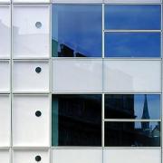 ArchitektInnen / KünstlerInnen: Martin Kohlbauer<br>Projekt: Bürogebäude «Galaxy 21»<br>Aufnahmedatum: 10/02<br>Format: 6x9cm C-Dia<br>Lieferformat: Dia-Duplikat, 500px<br>Bestell-Nummer: 021008-22<br>