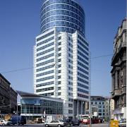 ArchitektInnen / KünstlerInnen: Martin Kohlbauer<br>Projekt: Bürogebäude «Galaxy 21»<br>Aufnahmedatum: 08/02<br>Format: 6x9cm C-Dia<br>Lieferformat: Dia-Duplikat, 500px<br>Bestell-Nummer: 020828-05<br>