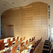 ArchitektInnen / KünstlerInnen: Johannes Kastner-Lanjus<br>Projekt: Musikschule St.Martin<br>Aufnahmedatum: 09/02<br>Format: 6x9cm C-Dia<br>Lieferformat: Dia-Duplikat<br>Bestell-Nummer: 020929-27<br>
