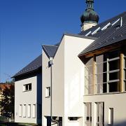 ArchitektInnen / KünstlerInnen: Johannes Kastner-Lanjus<br>Projekt: Musikschule St.Martin<br>Aufnahmedatum: 09/02<br>Format: 6x9cm C-Dia<br>Lieferformat: Dia-Duplikat<br>Bestell-Nummer: 020929-02<br>