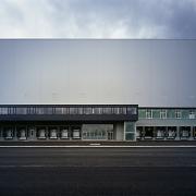 ArchitektInnen / KünstlerInnen: Andreas Treusch<br>Projekt: Logistikcenter Linz<br>Aufnahmedatum: 09/02<br>Format: 6x9cm C-Dia<br>Lieferformat: Dia-Duplikat, Scan 300 dpi<br>Bestell-Nummer: 020916-04<br>