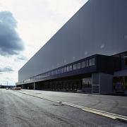 ArchitektInnen / KünstlerInnen: Andreas Treusch<br>Projekt: Logistikcenter Linz<br>Aufnahmedatum: 09/02<br>Format: 6x9cm C-Dia<br>Lieferformat: Dia-Duplikat, Scan 300 dpi<br>Bestell-Nummer: 020916-05<br>