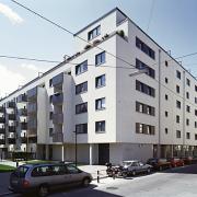 ArchitektInnen / KünstlerInnen: HNP architects ZT GmbH<br>Projekt: Wohnhausanlage Reisingergasse<br>Aufnahmedatum: 08/01<br>Format: 4x5'' C-Dia<br>Lieferformat: Dia-Duplikat, Scan 300 dpi<br>Bestell-Nummer: 010803-01<br>