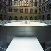 ArchitektInnen / KünstlerInnen: Oliver Kaufmann<br>Projekt: Rondo Rathaus<br>Aufnahmedatum: 10/00<br>Format: 6x9cm C-Neg<br>Lieferformat: C-Print, SW-Print, Scan 300 dpi<br>Bestell-Nummer: 001025-10<br>