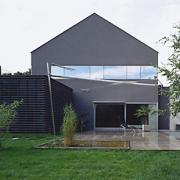 ArchitektInnen / KünstlerInnen: the unit<br>Projekt: Haus P. - Zubau<br>Aufnahmedatum: 08/00<br>Format: 6x12cm C-Dia<br>Lieferformat: Dia-Duplikat, SW-Print, Scan 300 dpi<br>Bestell-Nummer: 000808-01<br>