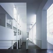 ArchitektInnen / KünstlerInnen: Richard Meier<br>Projekt: Museum of Contemporary Art<br>Aufnahmedatum: 07/95<br>Format: 6x9cm C-Dia<br>Lieferformat: SW-Print, Scan 300 dpi<br>Bestell-Nummer: 950700-26<br>