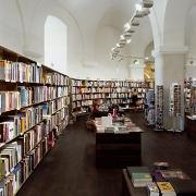 ArchitektInnen / KünstlerInnen: querkraft architekten<br>Projekt: MuseumsQuartier Wien - Buchhandlung Prachner<br>Aufnahmedatum: 08/04<br>Format: 6x9cm C-Dia<br>Lieferformat: Scan 300 dpi<br>Bestell-Nummer: 040809-03<br>