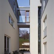 ArchitektInnen / KünstlerInnen: Alois Neururer<br>Projekt: Wohnbau<br>Aufnahmedatum: 03/03<br>Format: 6x9cm C-Dia<br>Lieferformat: Scan 300 dpi<br>Bestell-Nummer: 030327-06<br>