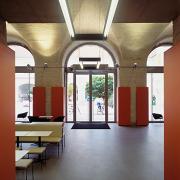 ArchitektInnen / KünstlerInnen: Froetscher Lichtenwagner<br>Projekt: Dschungel Wien<br>Aufnahmedatum: 09/04<br>Format: 6x9cm C-Dia<br>Lieferformat: Dia-Duplikat, Scan 300 dpi<br>Bestell-Nummer: 040924-08<br>