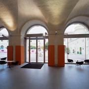 ArchitektInnen / KünstlerInnen: Froetscher Lichtenwagner<br>Projekt: Dschungel Wien<br>Aufnahmedatum: 09/04<br>Format: 6x9cm C-Dia<br>Lieferformat: Dia-Duplikat, Scan 300 dpi<br>Bestell-Nummer: 040924-07<br>