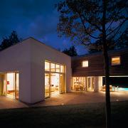 ArchitektInnen / KünstlerInnen: Holzbauer und Partner ZT GmbH<br>Projekt: Haus Z.<br>Aufnahmedatum: 09/04<br>Format: 6x9cm C-Dia<br>Lieferformat: Dia-Duplikat, Scan 300 dpi<br>Bestell-Nummer: 040908-12<br>
