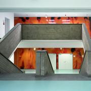 ArchitektInnen / KünstlerInnen: Johannes Zieser<br>Projekt: Bundesschulzentrum<br>Aufnahmedatum: 04/05<br>Format: 6x9cm C-Dia<br>Lieferformat: Dia-Duplikat, Scan 300 dpi<br>Bestell-Nummer: 050425-05<br>