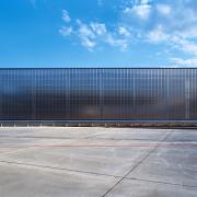 ArchitektInnen / KünstlerInnen: Andreas Treusch<br>Projekt: Handling Center West VIE<br>Aufnahmedatum: 06/05<br>Format: 6x9cm C-Dia<br>Lieferformat: Dia-Duplikat, Scan 300 dpi<br>Bestell-Nummer: 050601-01<br>