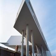 ArchitektInnen / KünstlerInnen: Zaha M. Hadid<br>Projekt: Wohnbau Spittelau<br>Aufnahmedatum: 08/05<br>Format: 6x9cm C-Dia<br>Lieferformat: Dia-Duplikat, Scan 300 dpi<br>Bestell-Nummer: 050802-17<br>