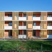 ArchitektInnen / KünstlerInnen: Johannes Zieser<br>Projekt: Wohnhausanlage Öhling<br>Aufnahmedatum: 11/05<br>Format: 6x9cm C-Dia<br>Lieferformat: Dia-Duplikat, Scan 300 dpi<br>Bestell-Nummer: 051108-04<br>