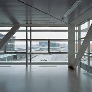 ArchitektInnen / KünstlerInnen: Andreas Treusch<br>Projekt: ACC Air Cargo Center<br>Aufnahmedatum: 01/06<br>Format: 6x9cm C-Dia<br>Lieferformat: Dia-Duplikat, Scan 300 dpi<br>Bestell-Nummer: 060113-20<br>