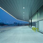 ArchitektInnen / KünstlerInnen: Andreas Treusch<br>Projekt: ACC Air Cargo Center<br>Aufnahmedatum: 01/06<br>Format: 6x9cm C-Dia<br>Lieferformat: Dia-Duplikat, Scan 300 dpi<br>Bestell-Nummer: 060113-35<br>