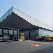 ArchitektInnen / KünstlerInnen: Andreas Treusch<br>Projekt: ACC Air Cargo Center<br>Aufnahmedatum: 01/06<br>Format: 6x9cm C-Dia<br>Lieferformat: Dia-Duplikat, Scan 300 dpi<br>Bestell-Nummer: 060113-41<br>