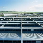 ArchitektInnen / KünstlerInnen: Andreas Treusch<br>Projekt: ACC Air Cargo Center<br>Aufnahmedatum: 05/05<br>Format: 6x9cm C-Neg<br>Lieferformat: C-Print, Scan 300 dpi<br>Bestell-Nummer: 050504-05<br>