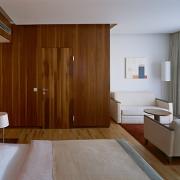 ArchitektInnen / KünstlerInnen: Wilhelm Holzbauer<br>Projekt: Hotel Therme Laa<br>Aufnahmedatum: 05/06<br>Format: 6x9cm C-Dia<br>Lieferformat: Dia-Duplikat, Scan 300 dpi<br>Bestell-Nummer: 060511-41<br>
