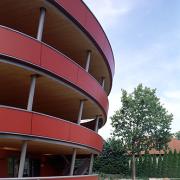 ArchitektInnen / KünstlerInnen: Johannes Zieser<br>Projekt: Seniorenheim Stockerau<br>Aufnahmedatum: 06/06<br>Format: 6x9cm C-Dia<br>Lieferformat: Dia-Duplikat, Scan 300 dpi<br>Bestell-Nummer: 060417-13<br>